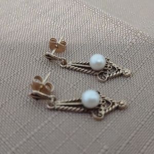 Pearl decorated earings